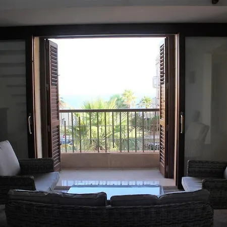 Apartment Luxurious With Views Of Comino And Malta