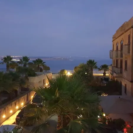 Luxurious With Views Of Comino And Malta Apartment *