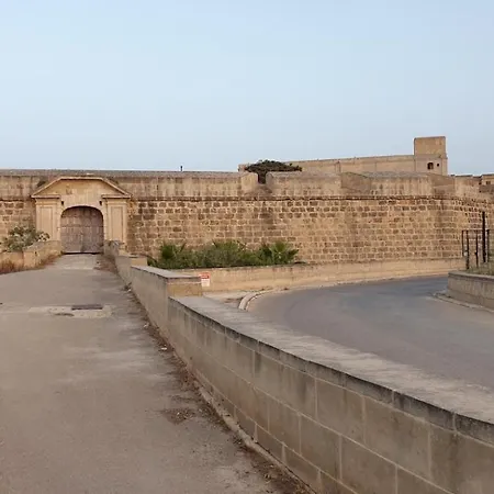 Luxurious With Views Of Comino And Malta Apartment